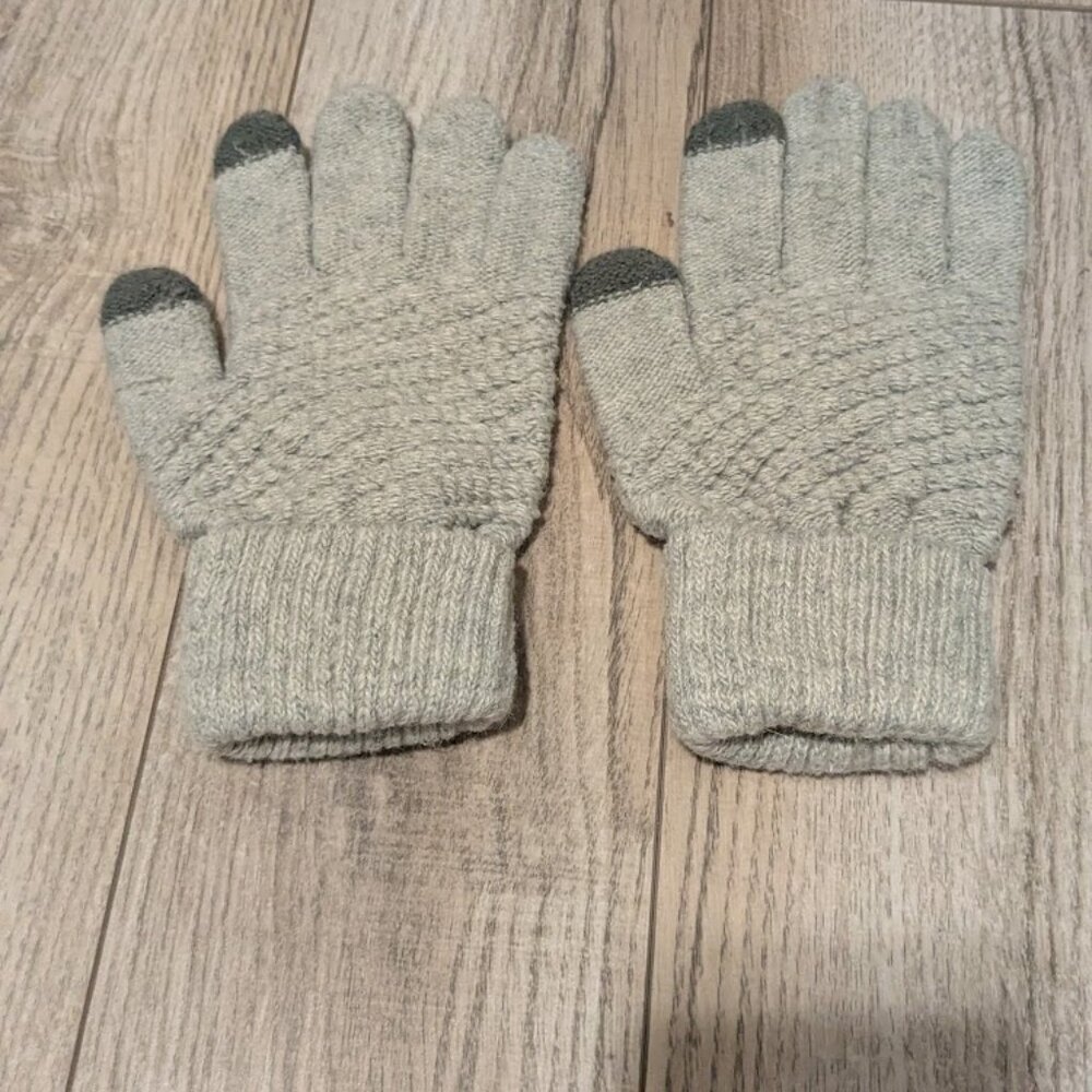 Grey Ladies Winter Gloves with Tech Finger Tips